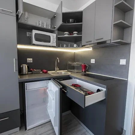 Above The Sea Apartment