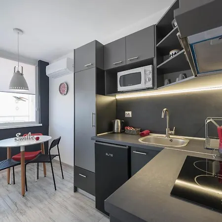 Above The Sea Apartment *