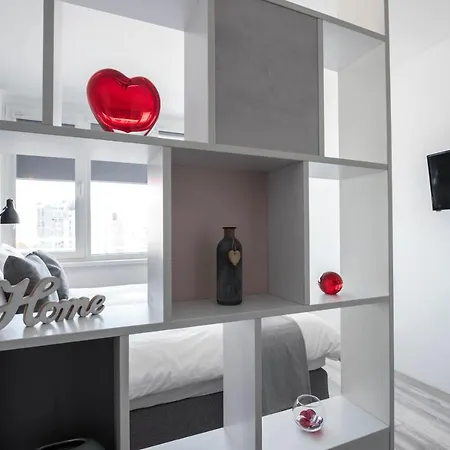 Above The Sea Apartament Warna
